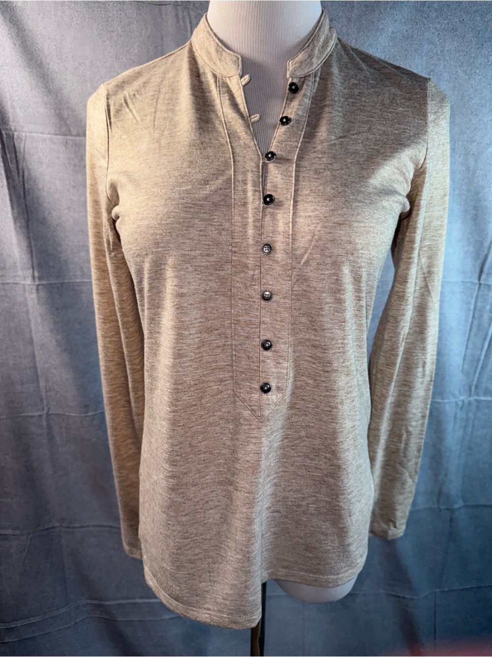 2403-Banana Republic Women's Long-Sleeve Henley in Light Taupe Heather